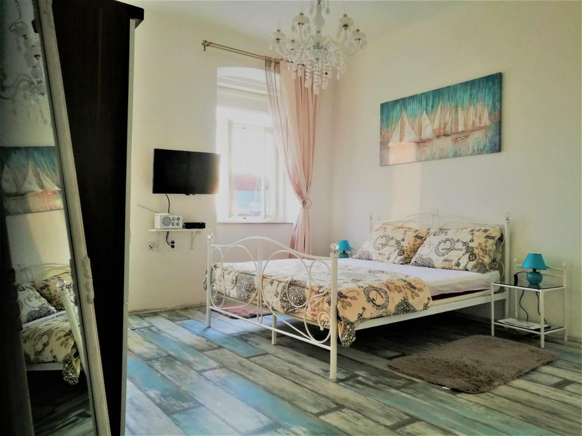 Main Square Apartments With Sea View Póla Kültér fotó